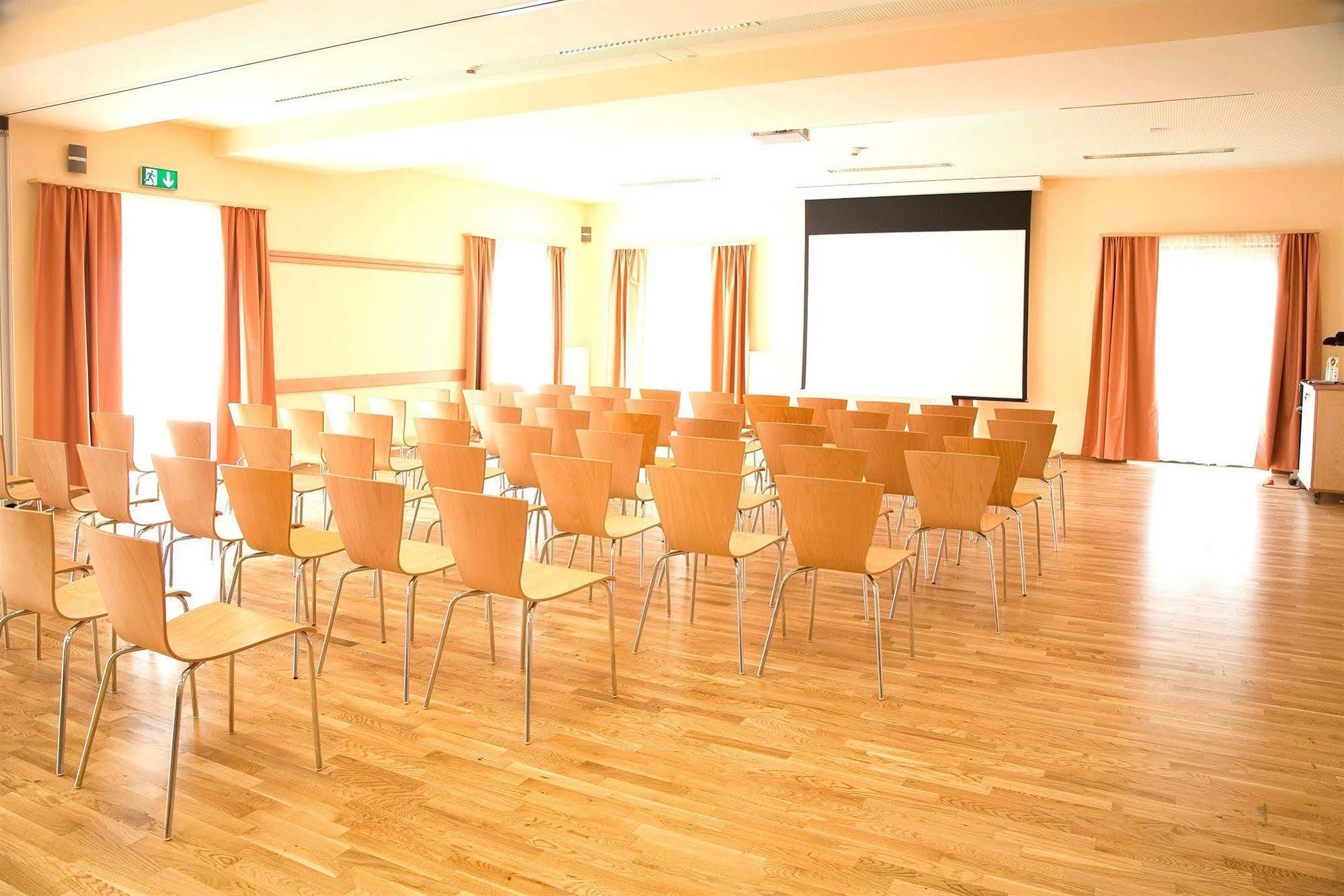 Jufa Hotel Fuerstenfeld Extérieur photo